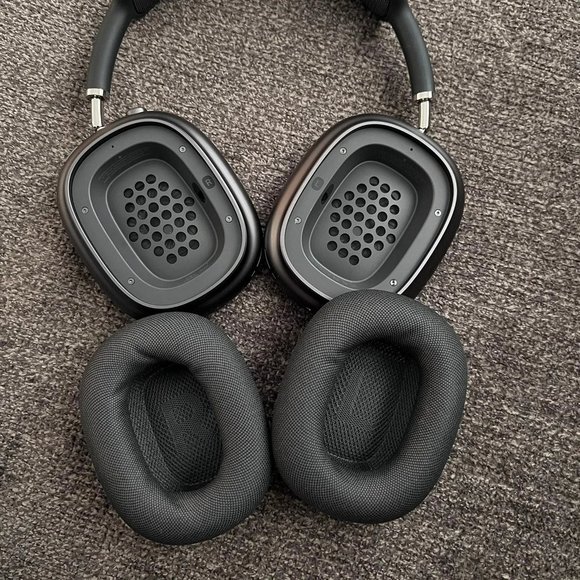 App🍎le Airpods Max Space Gray - Picture 3 of 9